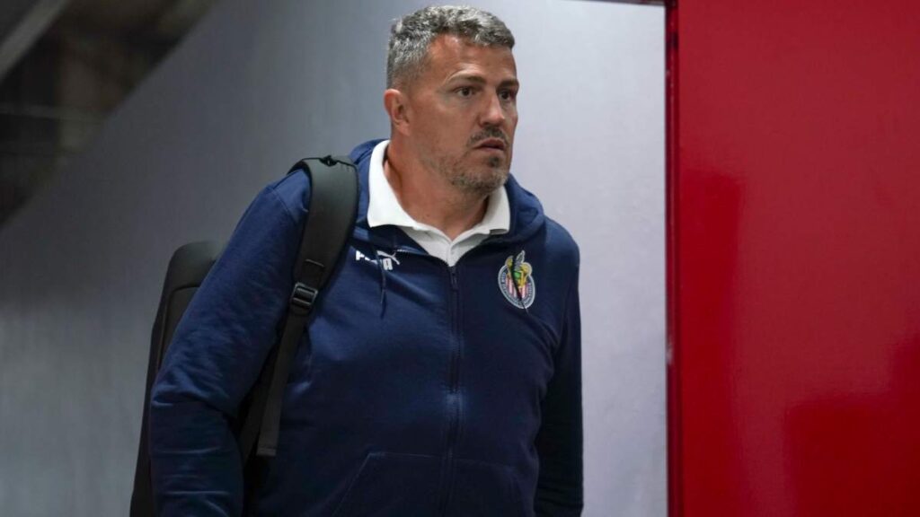 Aficionado pide a Óscar García su renuncia tras empate de Chivas ante el Cibao en Concachampions