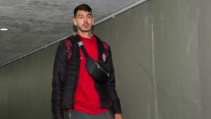 ¡Van por uno más! Chivas acelera búsqueda por Alan Montes para cerrar el mercado de fichajes