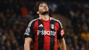 Así fue el regreso de Raúl Jiménez al Molineux: no pudo con la ‘Ley del Ex’, pero lo recibieron como ídolo en el Wolverhampton