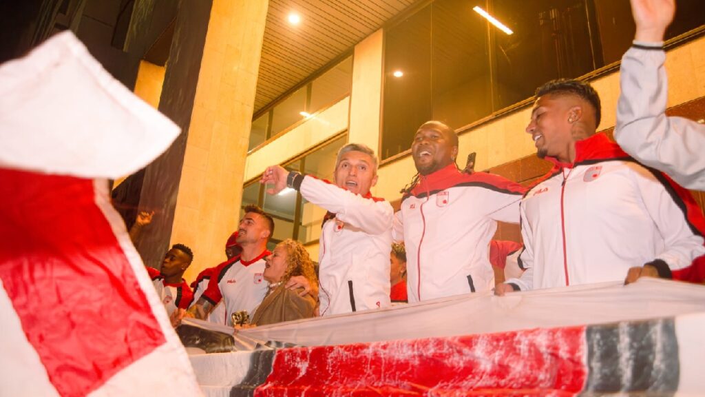Jugadores E Hinchada De Santa Fe
