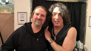 Muere Karl Cochran, guitarrista de KISS, en un accidente automovilístico junto a su madre