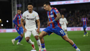 Daniel Muñoz da asistencia contra el Aston Villa y sigue siendo gran figura del Crystal Palace