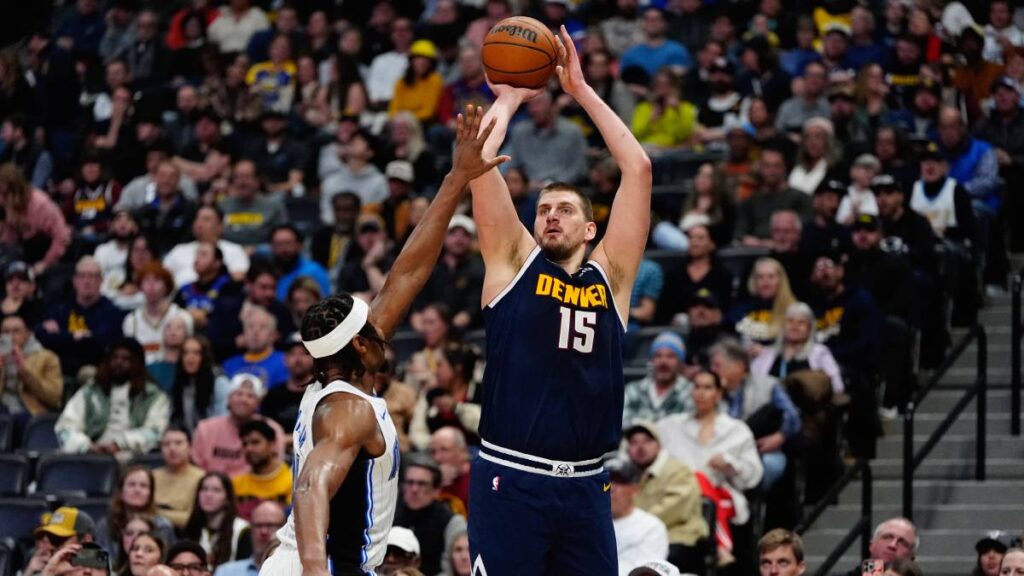 Gran noche de Nikola Jokic con Denver. Reuters