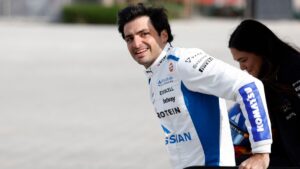 Carlos Sainz y Lewis Hamilton dominan el segundo día de prácticas en Bahréin