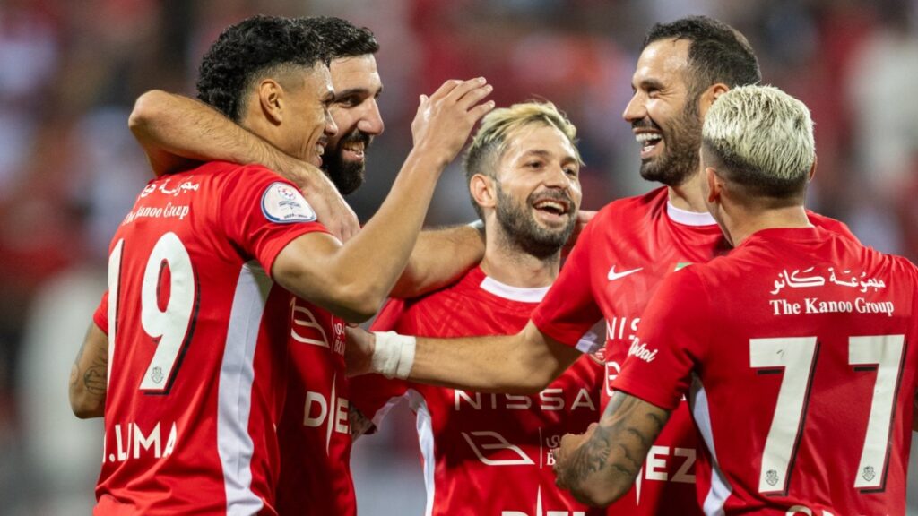 Shabab Al-Ahli mantiene el invicto ante el Ajman pese al gol de... ¡Rocky Marciano!