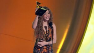 Shakira triunfa en los Grammy y dedica emotivo mensaje a los inmigrantes