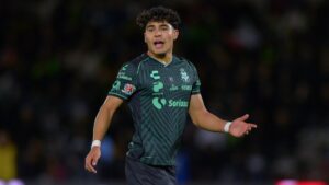 ¿Reemplazo para Santiago Gimenez? Feyenoord, cerca de firmar a un nuevo delantero mexicano
