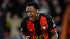 Luis Sinisterra guía en los penales al Bournemouth para avanzar de ronda en la FA Cup
