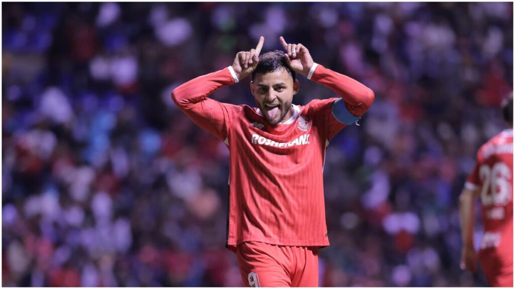 Alexis Vega celebra un gol con el Toluca | Imago7