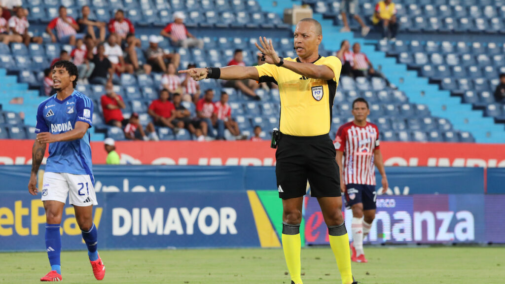 Norberto Ararat, árbitro de Junior vs Millonarios. - Vizzor Image.
