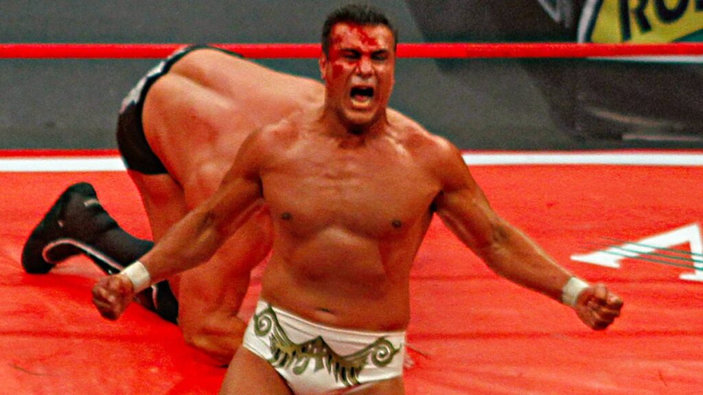 Alberto El Patrón retiene el Megacampeonato de la Triple A en Rey de Reyes 2025
