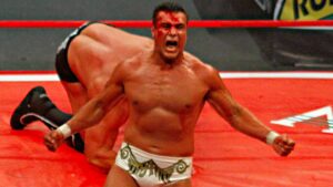 Alberto El Patrón retiene el Megacampeonato de la Triple A en Rey de Reyes 2025