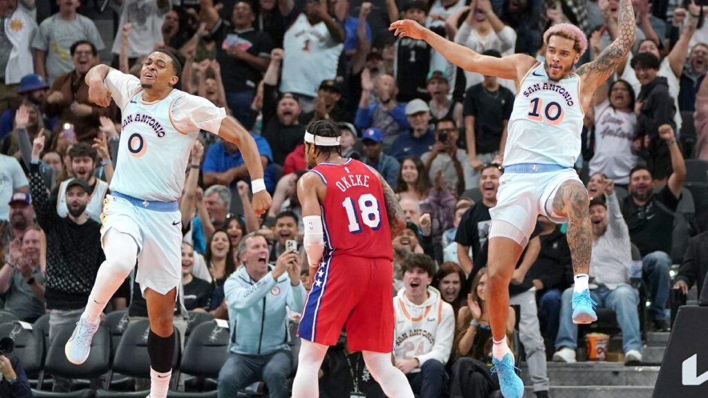 Los Spurs reviven en los minutos finales y derrotan a Philadelphia