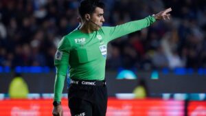 Adonai Escobedo, un talismán de los azulcremas, es designado como árbitro central para el Chivas vs América
