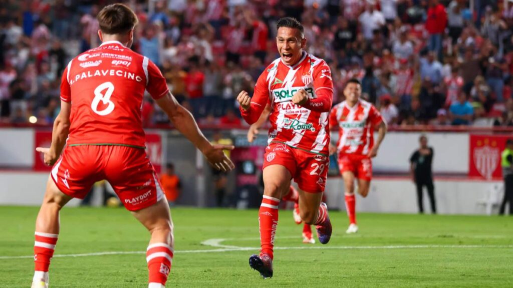 José Rodríguez adelanta al Necaxa con un golazo tempranero