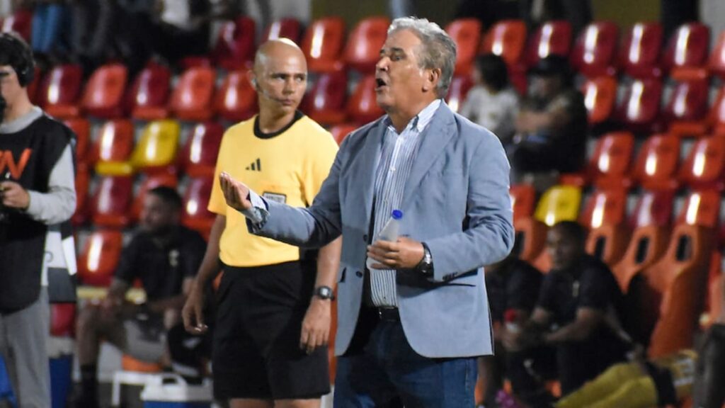Jorge Luis Pinto extécnico de Unión Magdalena | VizzorImage.