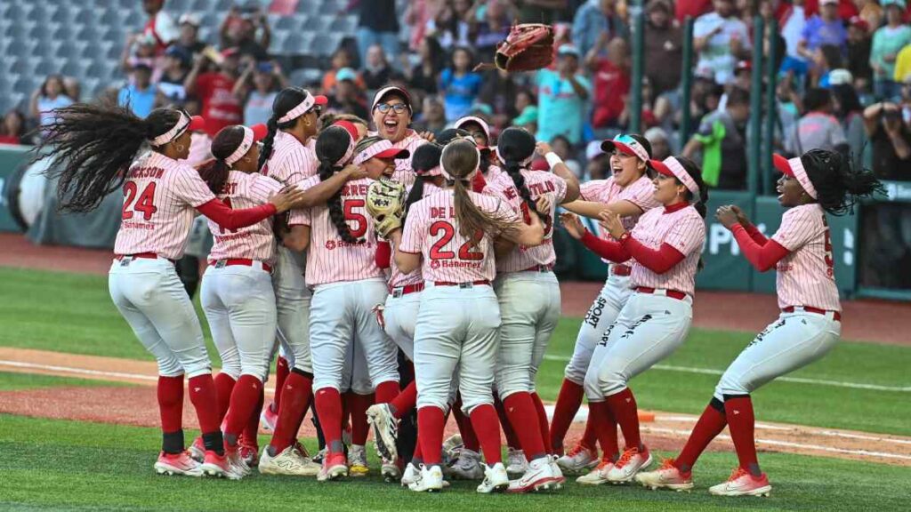 Diablos Rojos Femenil deja en el camino a Charros y peleará por el título de la Liga Mexicana de Sóftbol 2025