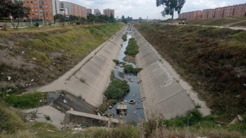 Caño en Bogotá. - @AcueductoBogota.