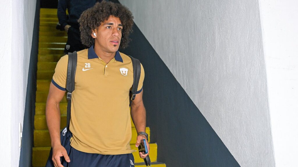 Adalberto Carrasquilla con los Pumas
