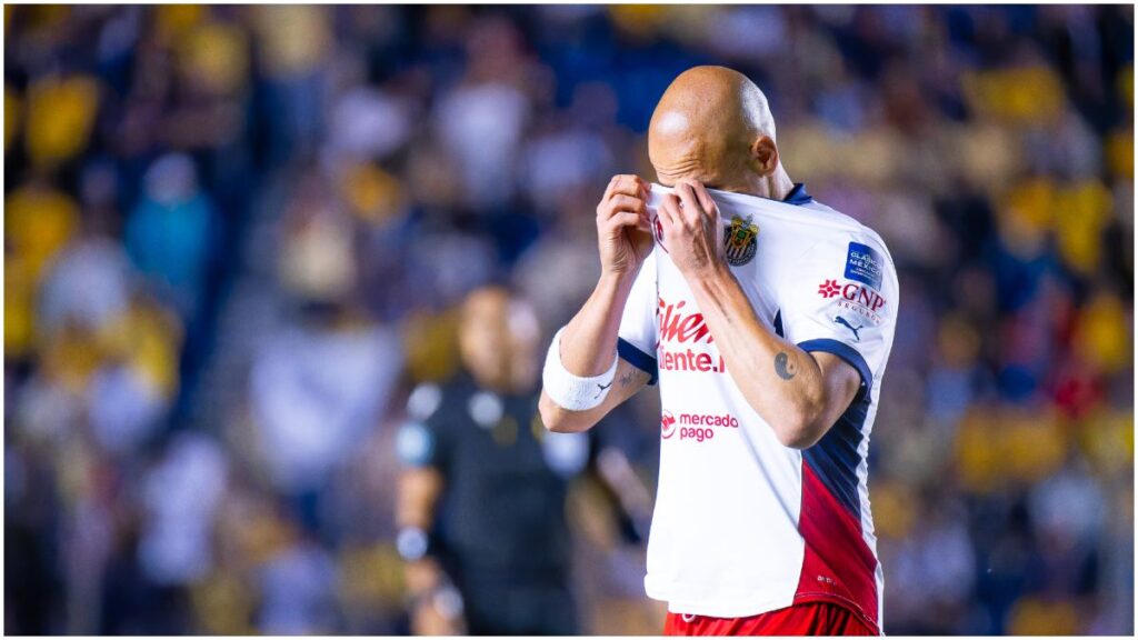 Chicharito Hernández sufre tras la goleada del América a las Chivas | Imago7