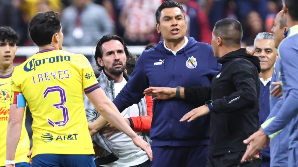 Chivas apelará la expulsión de Gerardo Espinoza en el Clásico Nacional