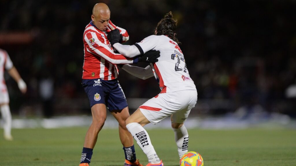Chivas sufre en la frontera y rescata un empate ante Juárez