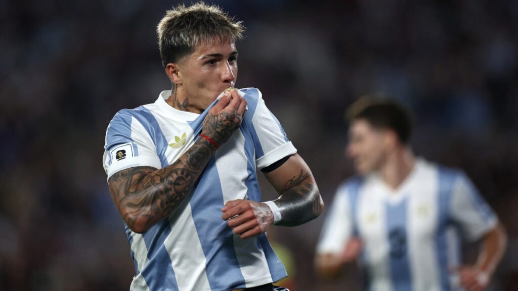 Enzo Fernández en festejo de gol