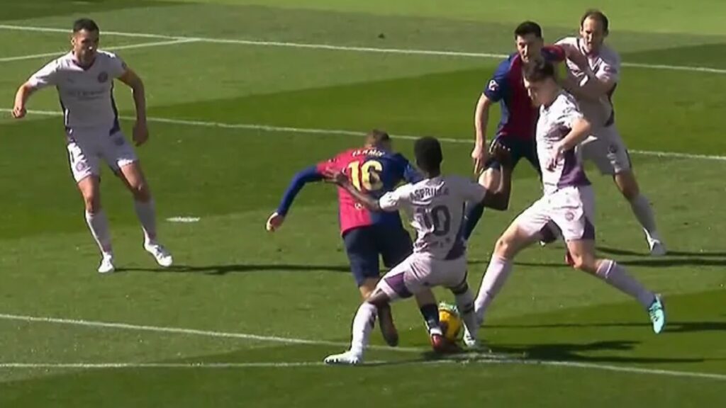 Polémica decisión del VAR en el Barcelona vs Girona | Captura