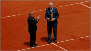 Muere Fred Stolle, leyenda del tenis que perdió cinco finales de Grand Slam antes de coronarse en Roland Garros