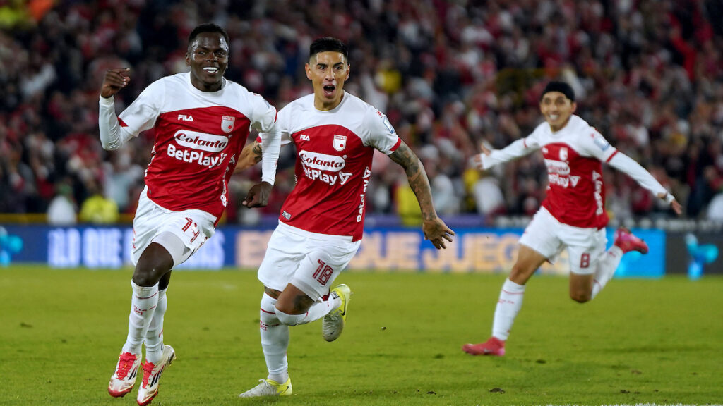 Jugadores de Santa Fe celebra un gol. - Vizzor Image.