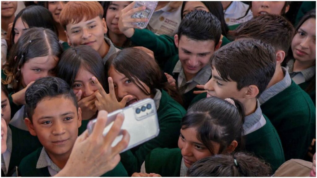 Guía básica sobre las Becas Bienestar | Reuters