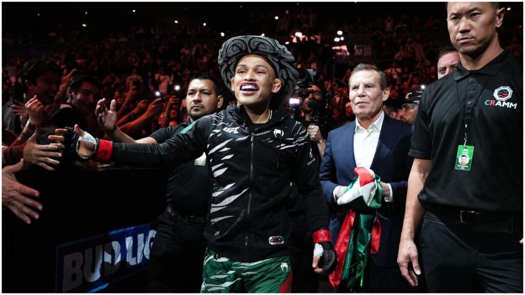 Lazy Boy junto a Julio César Chávez | X: @ufc