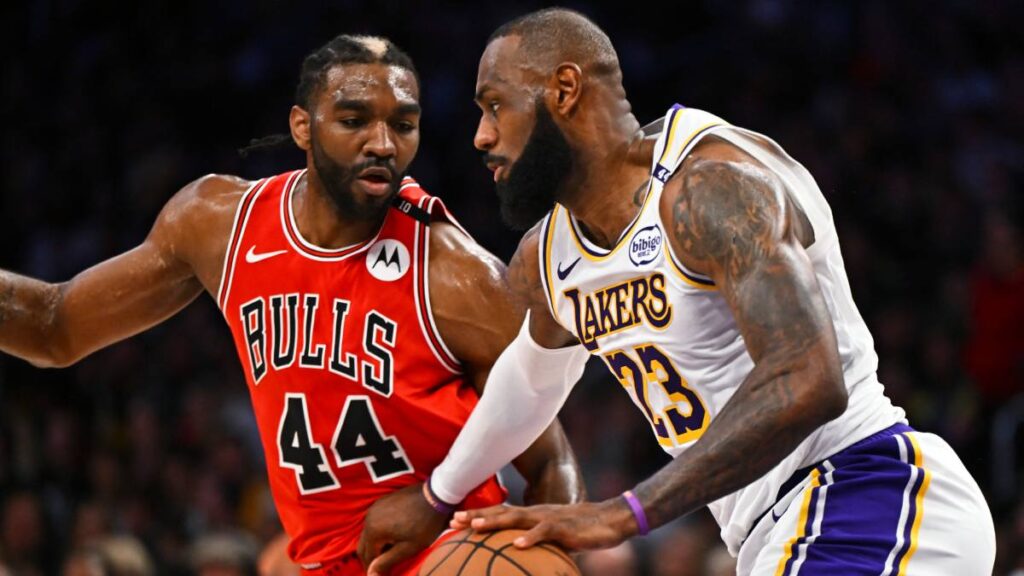 LeBron James regresa en la derrota de los Lakers frente a Bulls