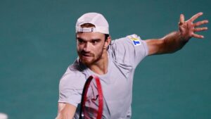 Tomas Machac le expresa su reconocimiento a Davidovich Fokina tras la final del Abierto Mexicano Telcel 2025