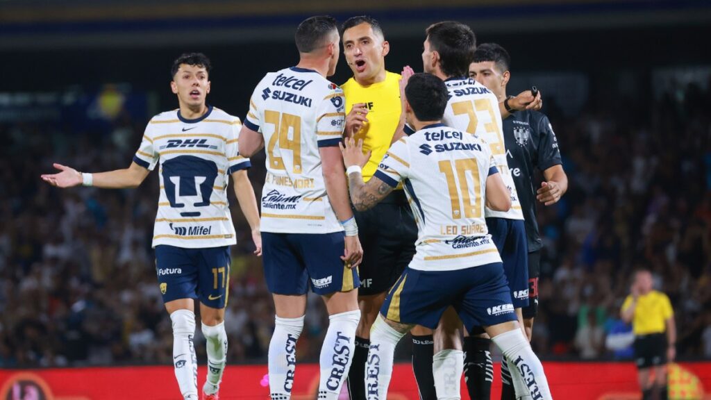 ¡Polémica en CU! Un penal y un gol anulado generan dudas arbitrales en el Pumas vs Monterrey