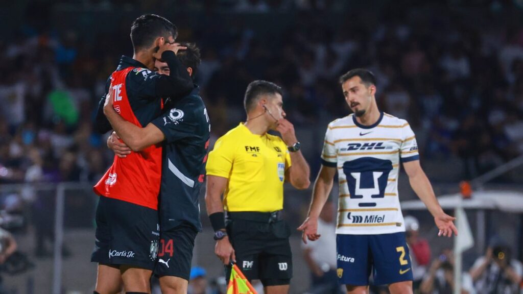 Pumas se queja del arbitraje