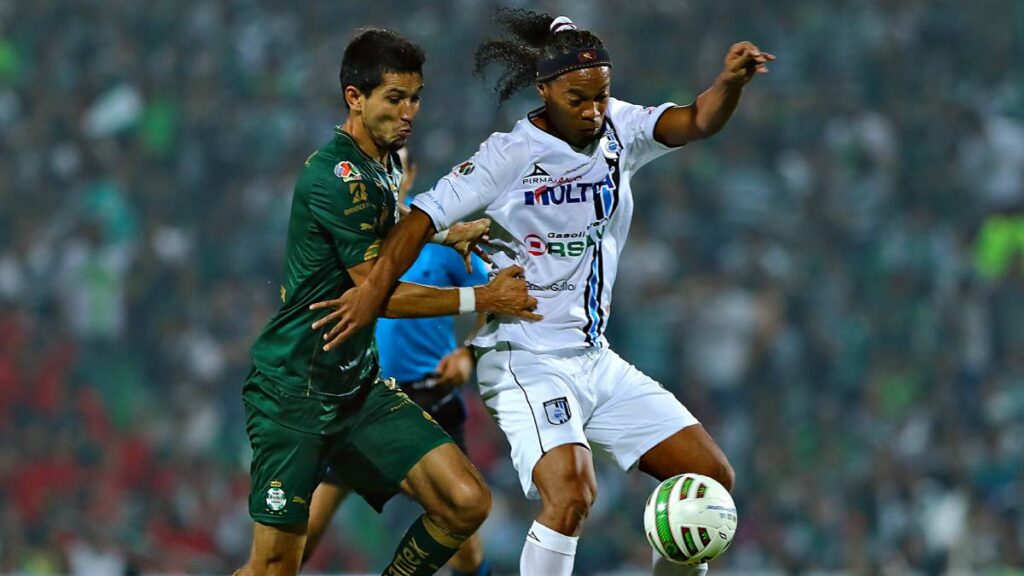 Ronaldinho fue goleador en Torreón por Santos Laguna