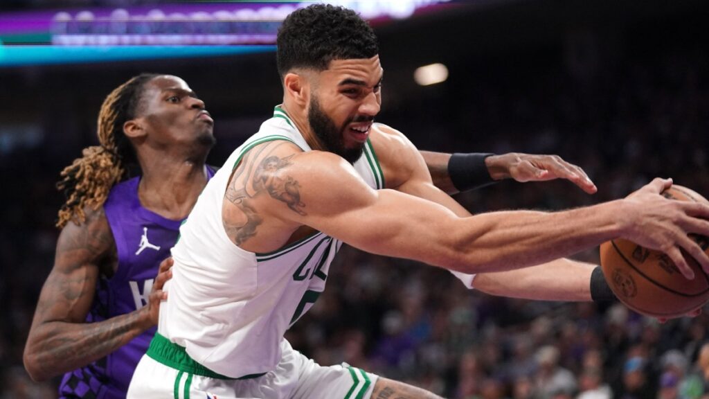 Jayson Tatum en partido de los Celtics