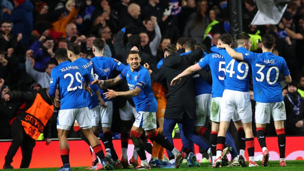 El agónico festejo de Rangers tras los penales. (Reuters)