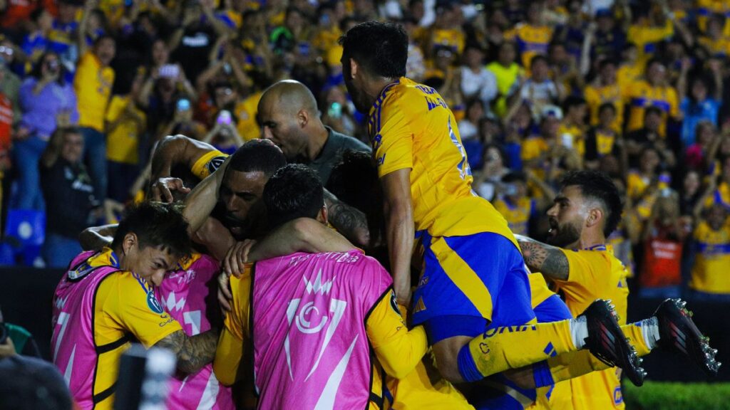 Tigres en festejo de gol