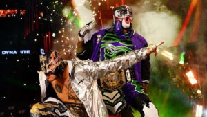 WWE hace oficial la llegada de Rey Fénix a SmackDown; ¿cuándo debuta el hermano de Penta Zero Miedo?