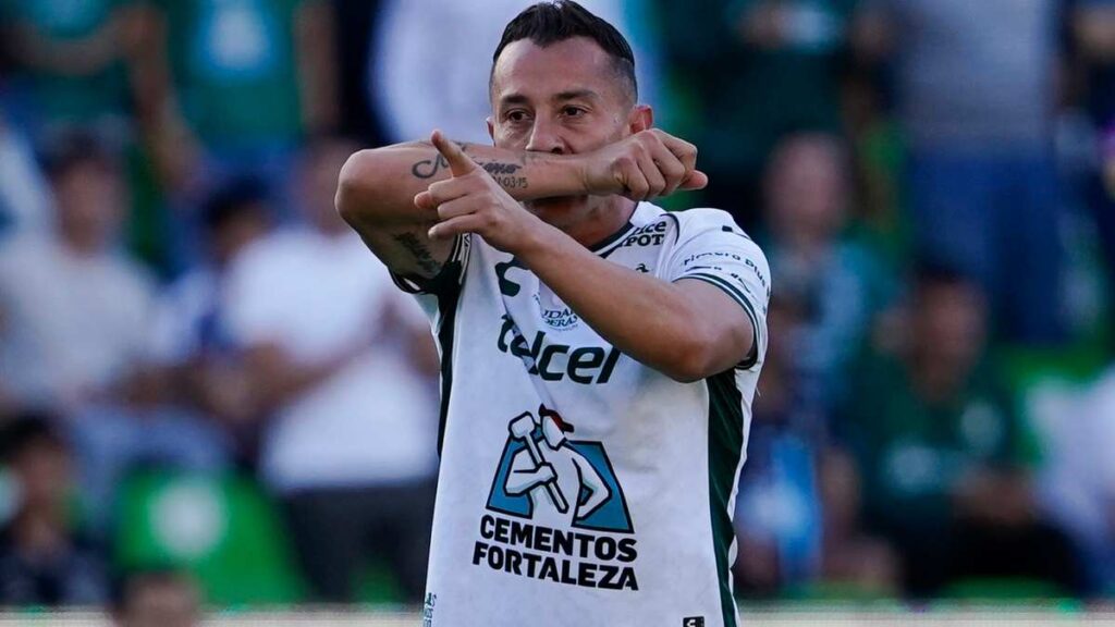 Andrés Guardado anota su segundo gol, en mas de un año de estancia en el León