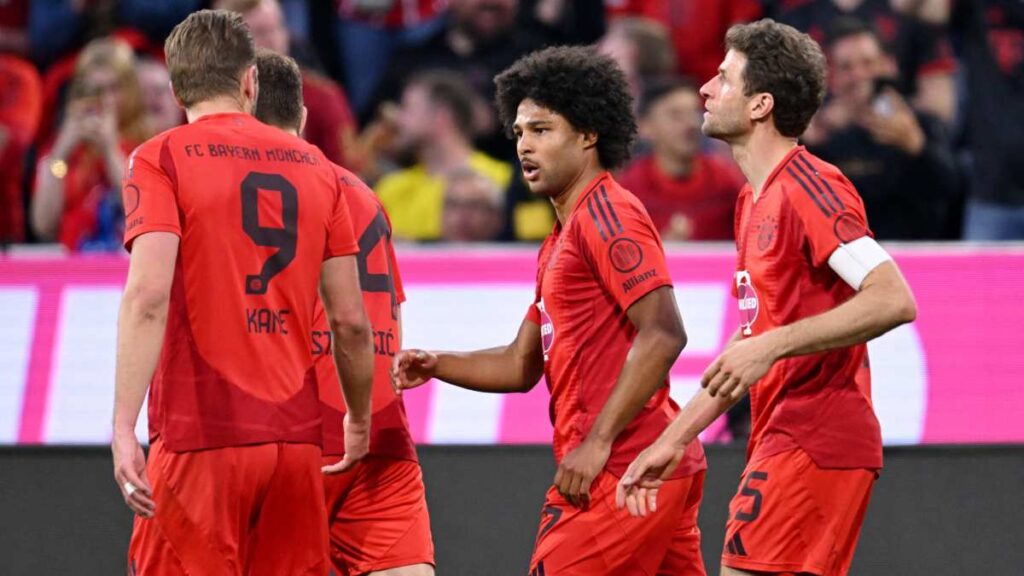 Bayern Munich y Borussia Dortmund regalaron un gran clásico en el fútbol alemán en un partido que tuvo de todo.