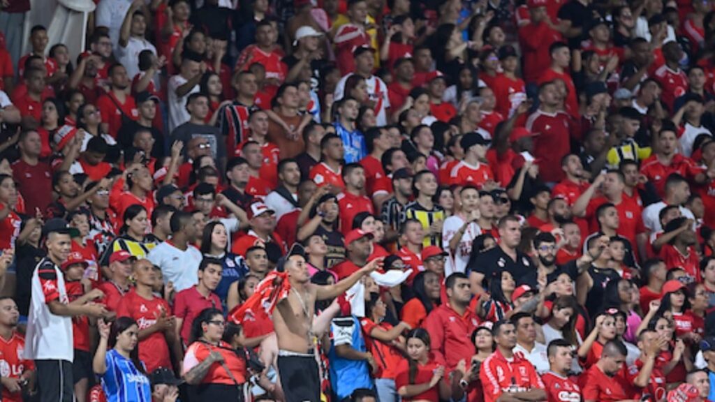 Tribuna en el Estadio Pascual Guerrero | VizzorImage.