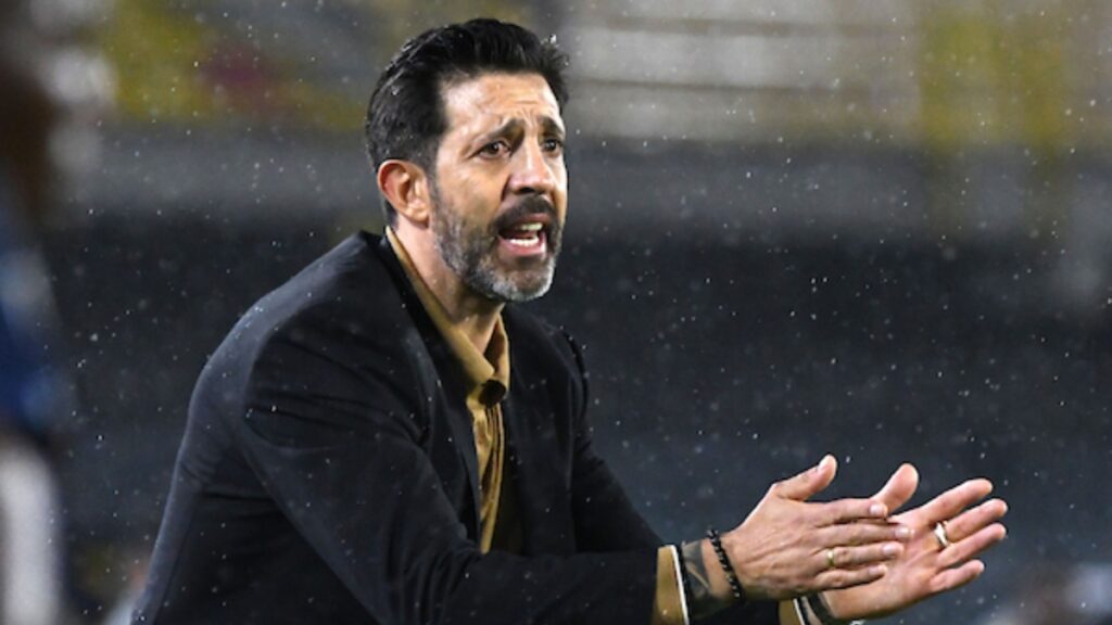 Jorge Bava, DT de Santa Fe | VizzorImage.