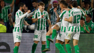 Betis cumple y gana cómodo ante Jagiellonia pero se queda corto