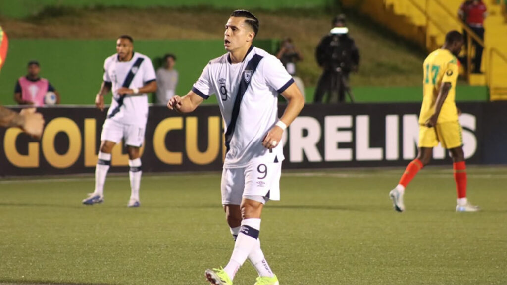 Rubio Rubín, durante un partido con Guatemala. (VozXela)