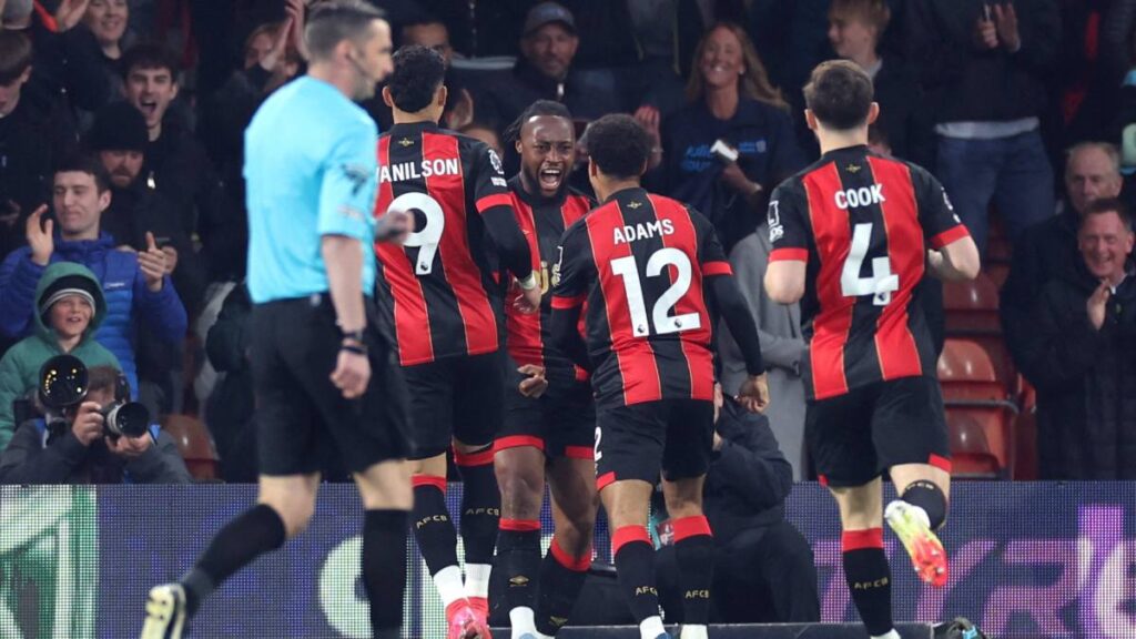 Raúl Jiménez entró de cambio en el juego del Fulham ante el Bournemouth que los Cottagers perdieron por la mínima diferencia