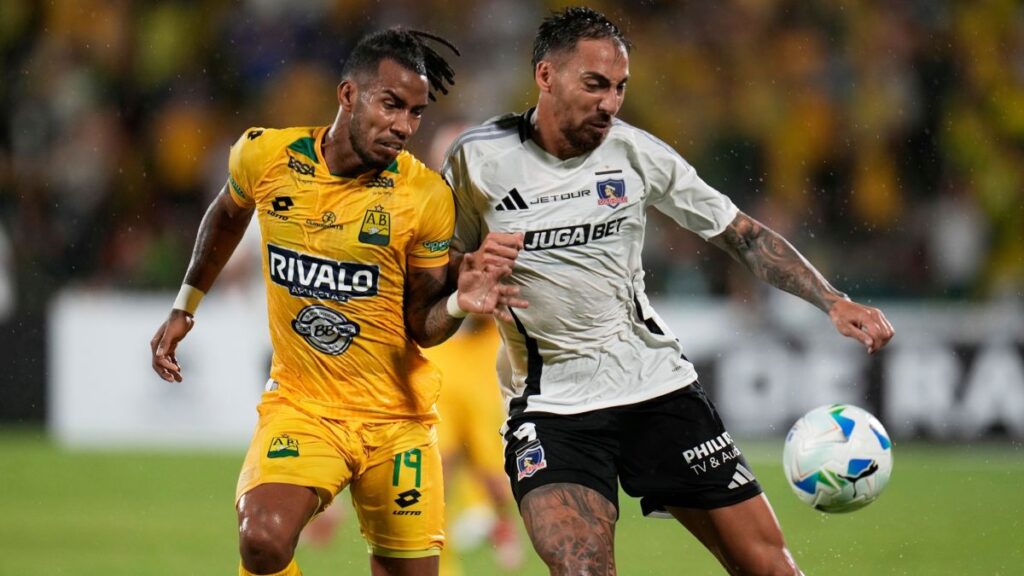 Una postal del duro juego en el Américo Montanini. AP