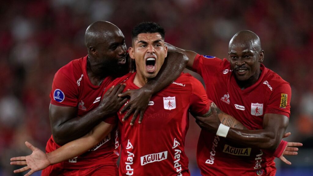 La postal del festejo en El Pascual Guerrero. AP